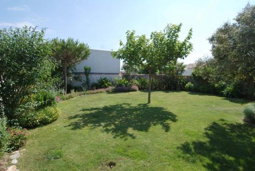Villa individuelle de plain pied avec agréable jardin