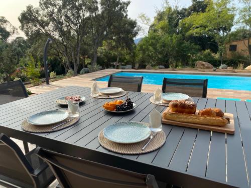 VILLA ISULA by Intendance Excellency