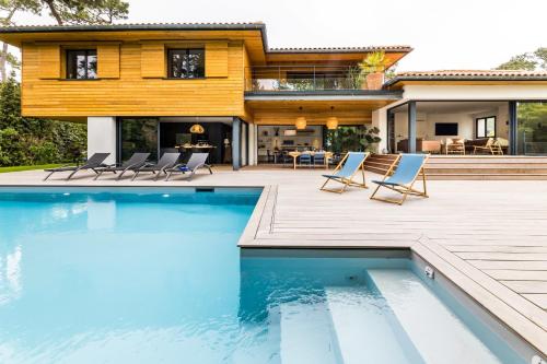 VILLA IZARRA  KEYWEEK 5 chambres piscine chauffée et jardin Anglet