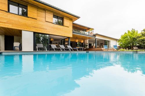 VILLA IZARRA  KEYWEEK 5 chambres piscine chauffée et jardin Anglet