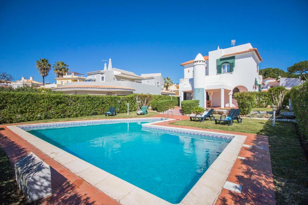 Villa Villa Jade Rua da Suiça, lote 49 8125-461 Vilamoura