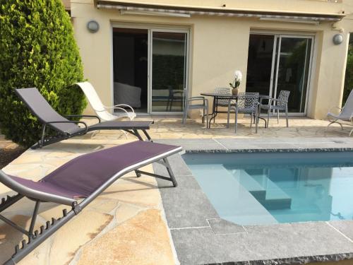 Villa L'Adret - piscine jacuzzi non chauffée en hiver