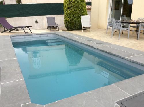 Villa L'Adret - piscine jacuzzi non chauffée en hiver
