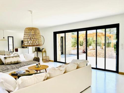 Villa L'olivier by Intendance Excellency