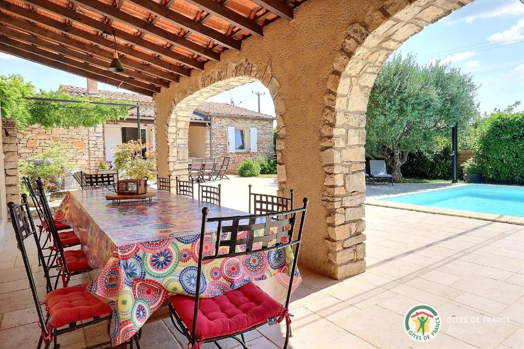 Villa Villa L'Opaline 10 pers Piscine privée Chauffée Animaux admis Wifi 1180 Chemin de la Brulade 07150 Salavas