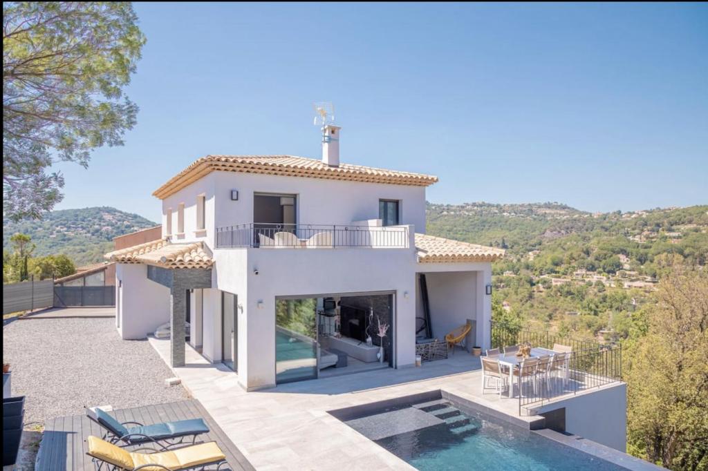 Villa La Résilience - Piscine - Parking - Wifi 328 Avenue de l'Espeoutier, 83600 Les Adrets de Frejus