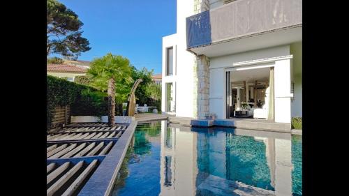 Villa Le 15 - Luxurious Architect Designed House in Cannes