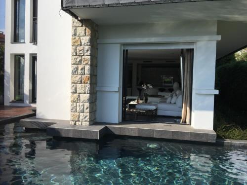 Villa Le 15 - Luxurious Architect Designed House in Cannes