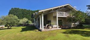 VILLA LE CLOS DES OLIVIERS, piscine chauffée, 5 chambres, jardin de 2500m2, proche plage