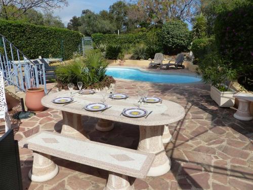 Villa Le Lavandou, 5 pièces, 8 personnes - FR-1-308-162