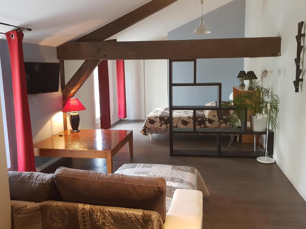 VILLA LE LOFT - CALME & DECO - Patio intime - Salle de Cinéma - Centre Ville