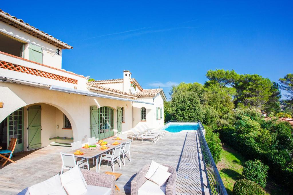 Villa Les Feuillets VI4250 by Riviera Holiday Hom Du Tertre, 24, 06330 Roquefort-les-Pins