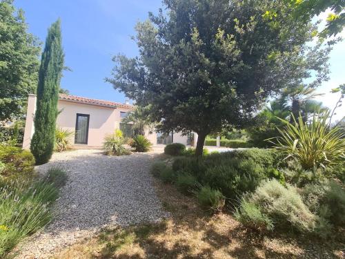 Villa Les Fuseaux avec piscine chauffée à Grignan