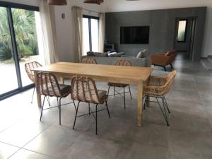 Villa Les Fuseaux avec piscine chauffée à Grignan