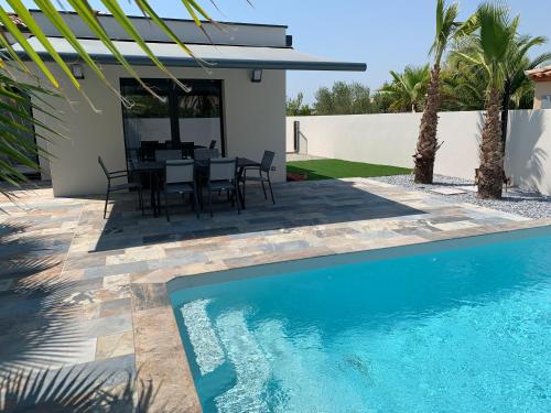 Villa les Palmiers au calme avec piscine
