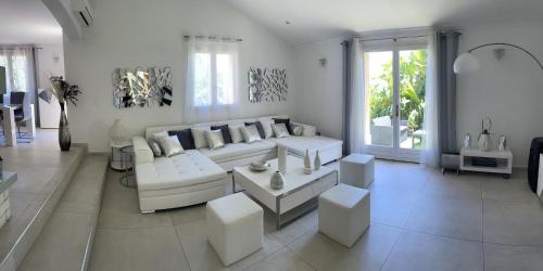 VILLA LES YUCCAS - Pool - Sea view