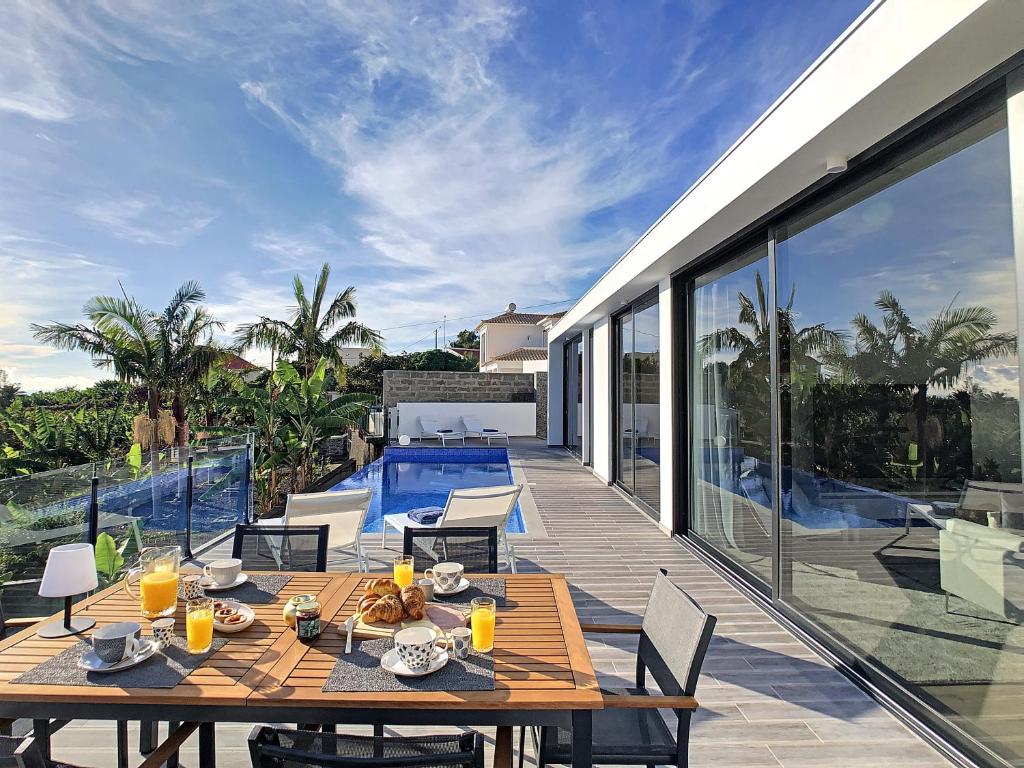 Villa Villa Lilian by MHM Rua Padre José Eduardo Faria 25 A 9370-050 Arco da Calheta