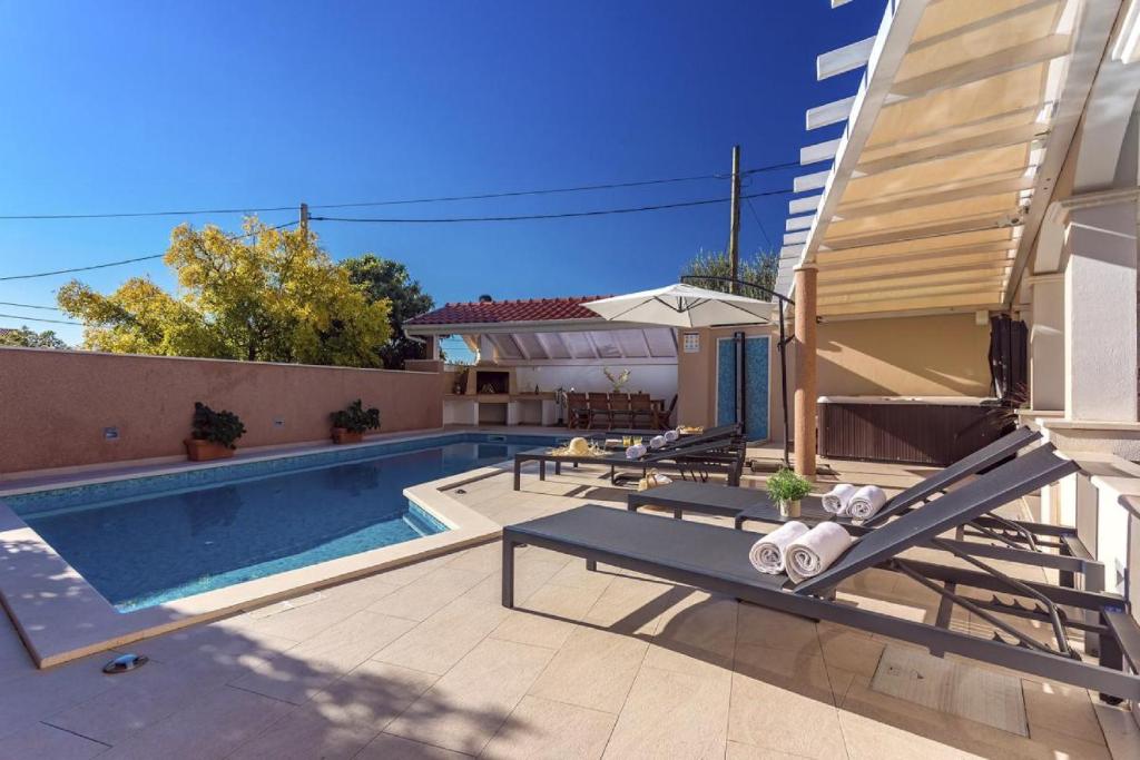 VILLA LUXE 87 11220 Saint-Laurent-de-la-Cabrerisse