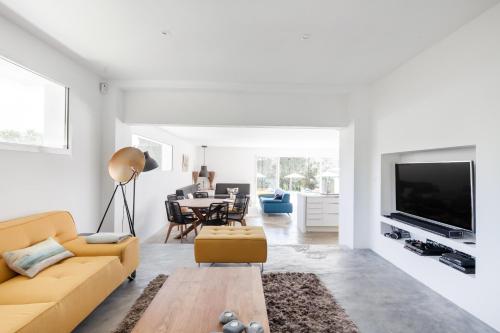 Villa luxe avec grande piscine proche des plages