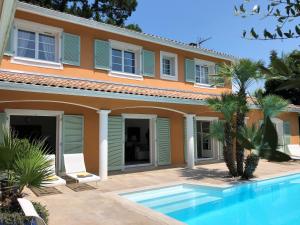 Villa Villa luxueuse avec piscine sur les hauts de Biarritz 9 allée LES JARDINS DE VALENCIA 64200 Biarritz Aquitaine