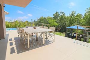 VILLA M Superb luxurious villa in Biot with overflowing pool