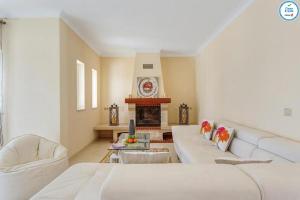 Villa Mikael - Free Wi-Fi - Aircon - Private Pool by bedzy