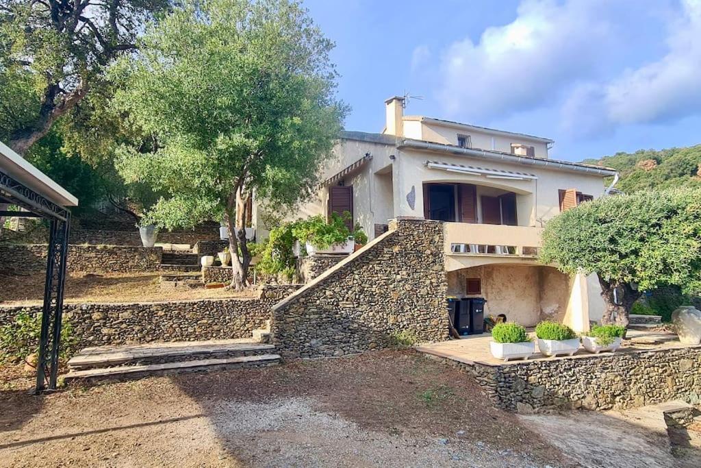 Villa Villa Miomo pour 6 à 8 personnes avec vue mer Route de la Corniche 20200 Santa-Maria-di-Lota