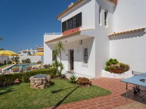 Villa Mira Mar Galé 440m from the Beach