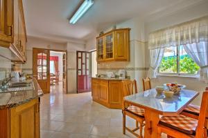 Villa Miraflores by Villa Plus