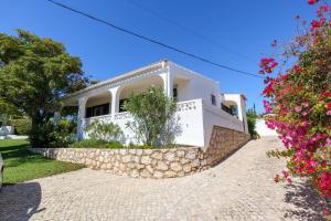 Villa Villa Mirembe Rua dos Hibiscos, 38 8600-124 Luz Algarve