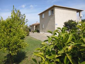 Villa mit grosser Sommerküche und Pool, 8 Minuten zum Sandstrand Cap Sud