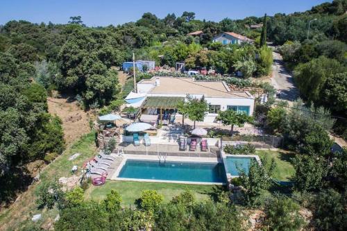 Villa moderne à Gigaro avec piscine