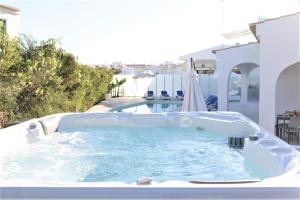 Villa Namora - Private Swimming pool & Hot Jacuzzi
