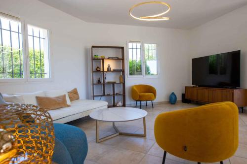 VILLA Néo-Provençale Vue Panoramique & Piscine Chauffée 5 Suites