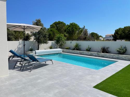 Villa neuve 5 Etoiles avec piscine chauffée, à 900m des plages