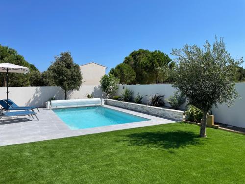 Villa neuve 5 Etoiles avec piscine chauffée, à 900m des plages