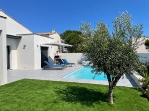 Villa neuve 5 Etoiles avec piscine chauffée, à 900m des plages