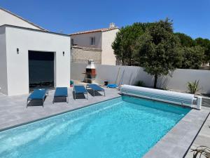 Villa neuve 5 Etoiles avec piscine chauffée, à 900m des plages
