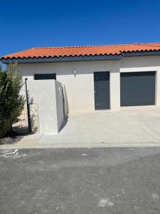 Villa neuve climatisée 4 couchages très bien arborée