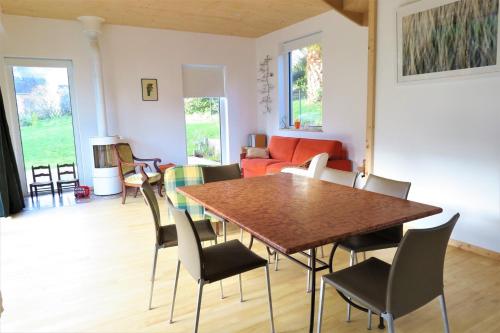 Villa neuve en bois, avec jardin et terrasse, au centre de PERROS-GUIREC - Réf 945
