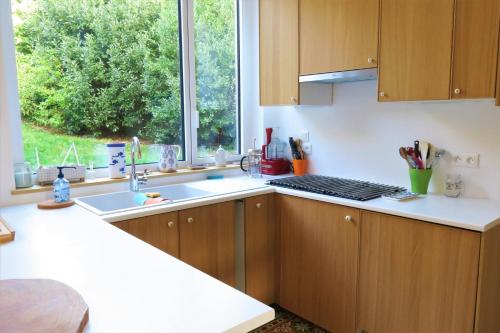 Villa neuve en bois, avec jardin et terrasse, au centre de PERROS-GUIREC - Réf 945