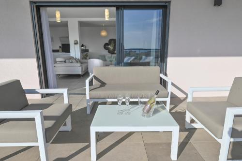 Villa neuve et luxueuse vue mer proche Portovecchio