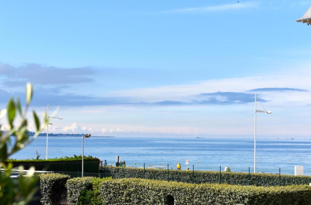 Villa neuve sur pilotis vue mer à 30m de la plage 1 Avenue du Trégor, 22190 Plérin