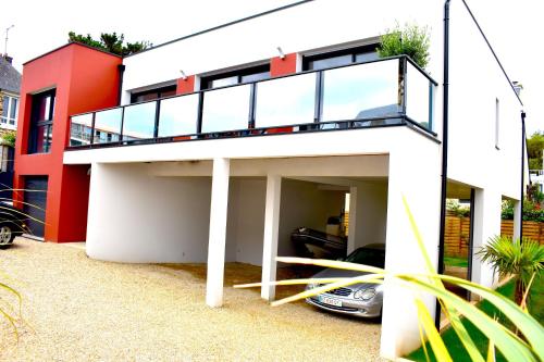 Villa neuve sur pilotis vue mer à 30m de la plage