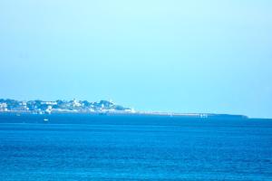 Villa neuve sur pilotis vue mer à 30m de la plage