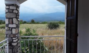 Villa nichée entre mer et montagnes