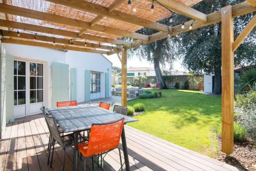 VILLA NOLA CONTEMPORAINE ET SPACIEUSE