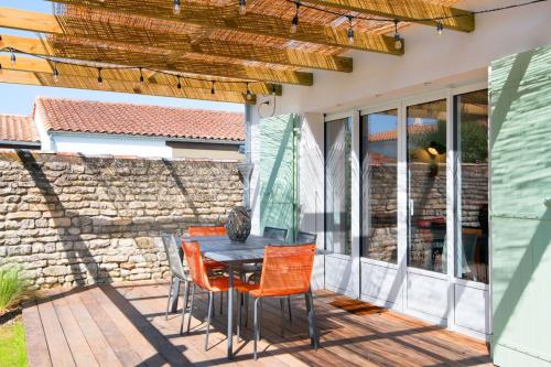 VILLA NOLA CONTEMPORAINE ET SPACIEUSE
