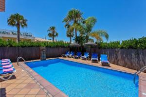 Villa Norcas Grande - excellent location - pool table, table tennis, heated pool, large villa for big groups