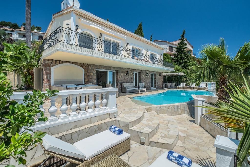 Villa Palm Avenue De La Foret Domaine De La Girelle, 83530 Le Trayas